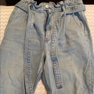 American Eagle Light wash mom jeans